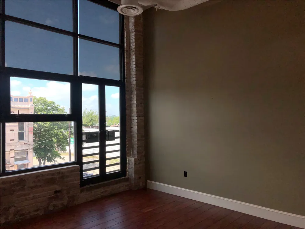110 W 2nd Street #Loft B Taylor, TX 76574