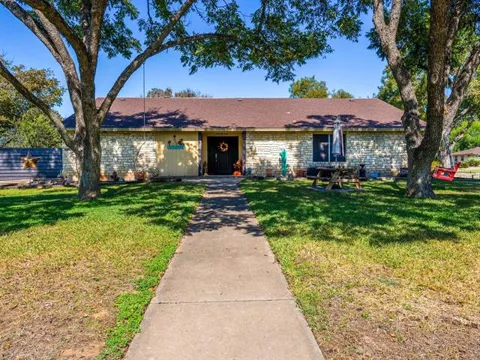 252 Meadowlakes Drive