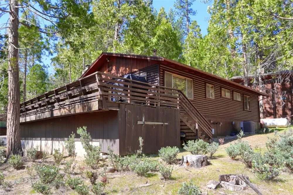 2628 W Bruce Wawona, CA 95389