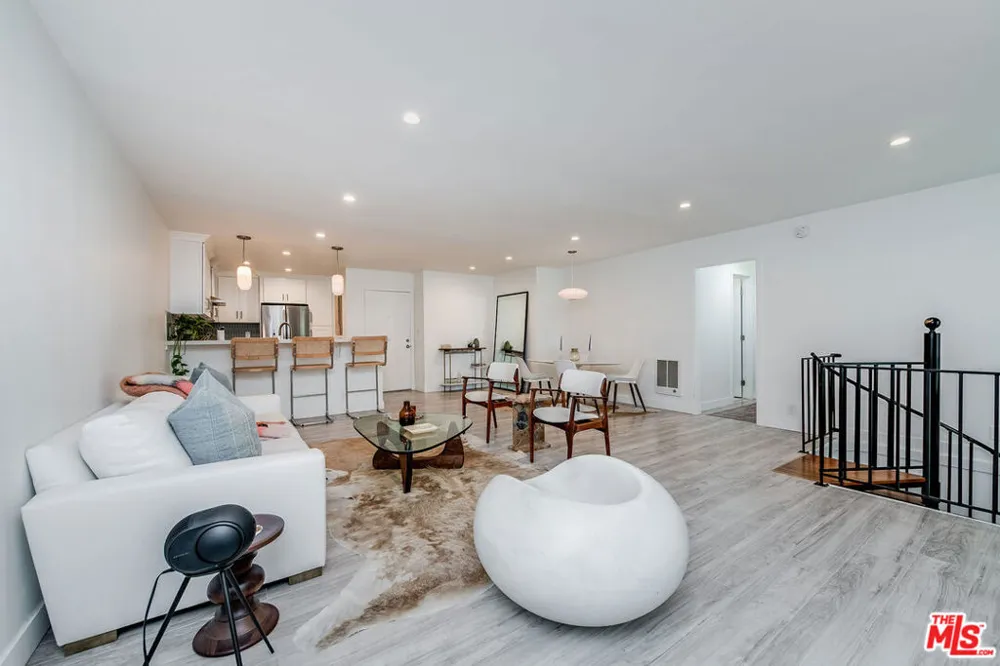 16 Quarterdeck Street #102 Marina del Rey, CA 90292