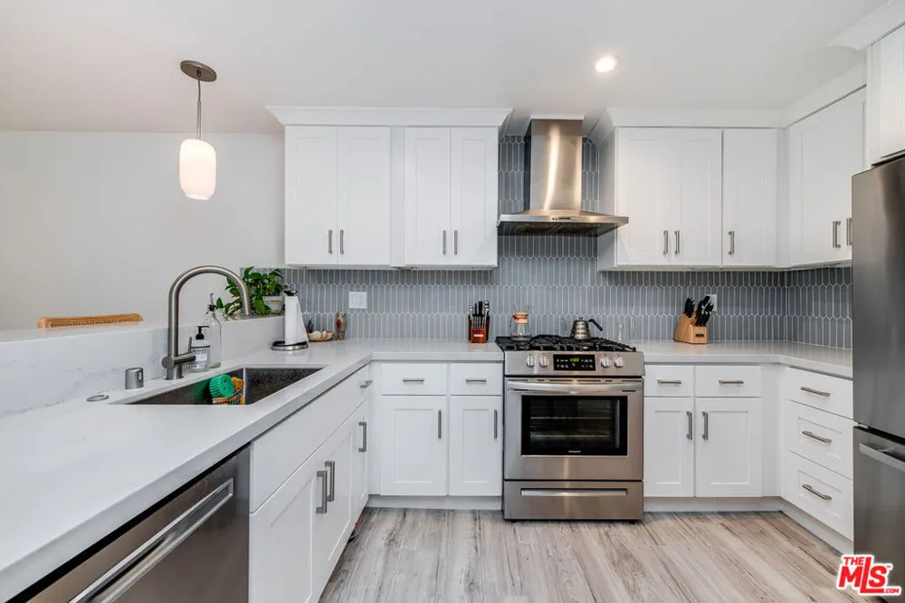 16 Quarterdeck Street #102 Marina del Rey, CA 90292