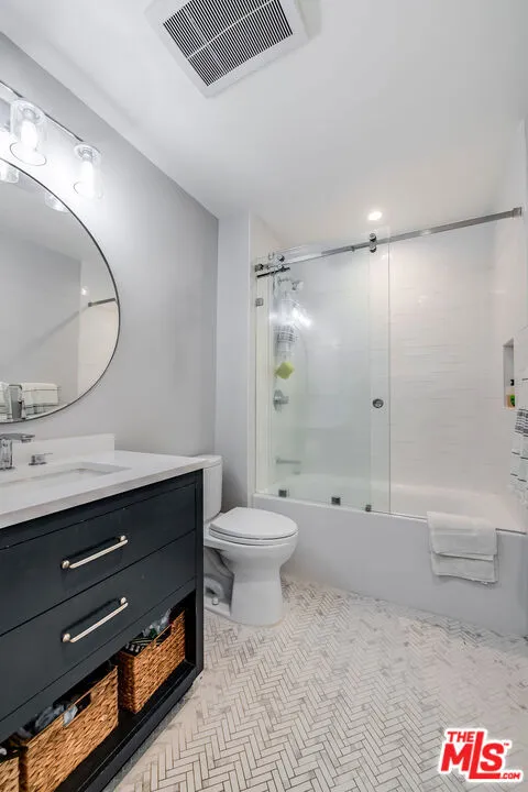 16 Quarterdeck Street #102 Marina del Rey, CA 90292