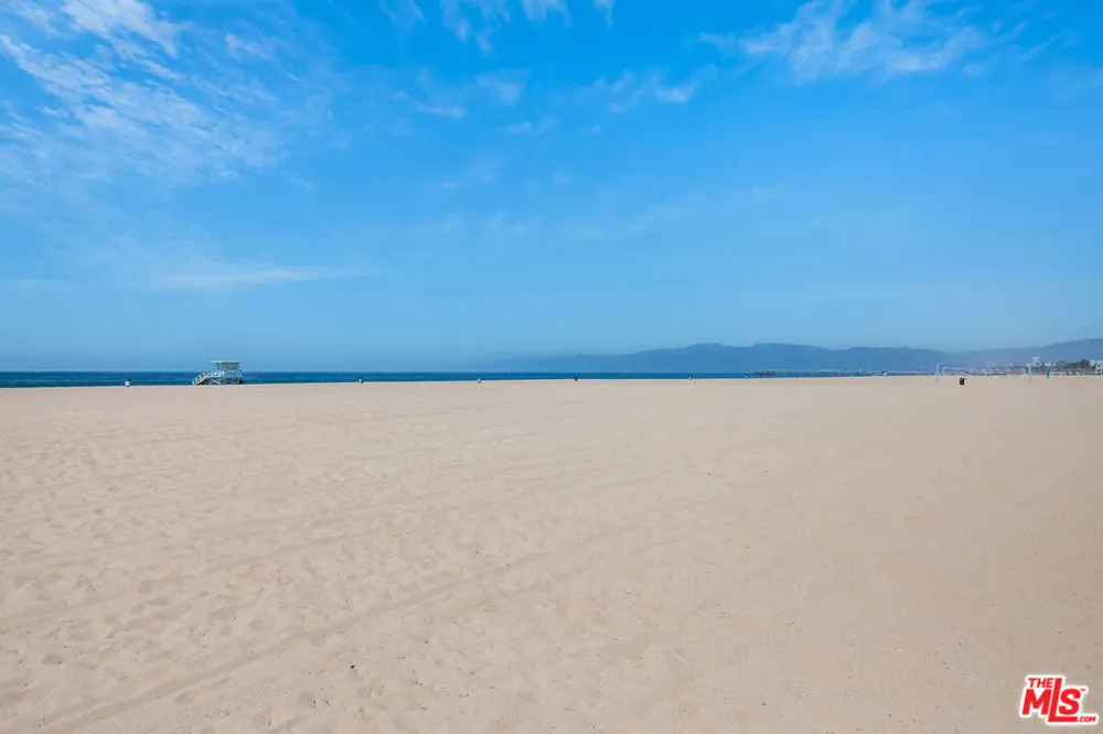 16 Quarterdeck Street #102 Marina del Rey, CA 90292