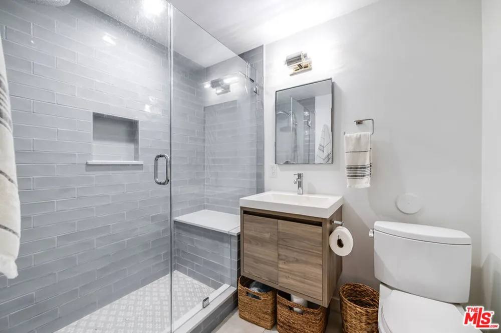 16 Quarterdeck Street #102 Marina del Rey, CA 90292