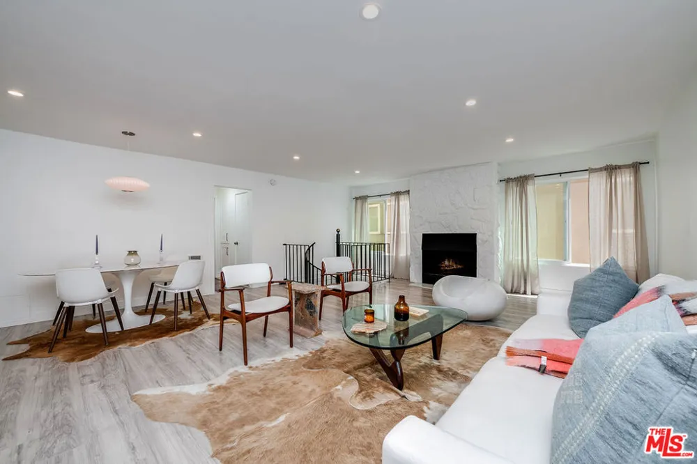 16 Quarterdeck Street #102 Marina del Rey, CA 90292