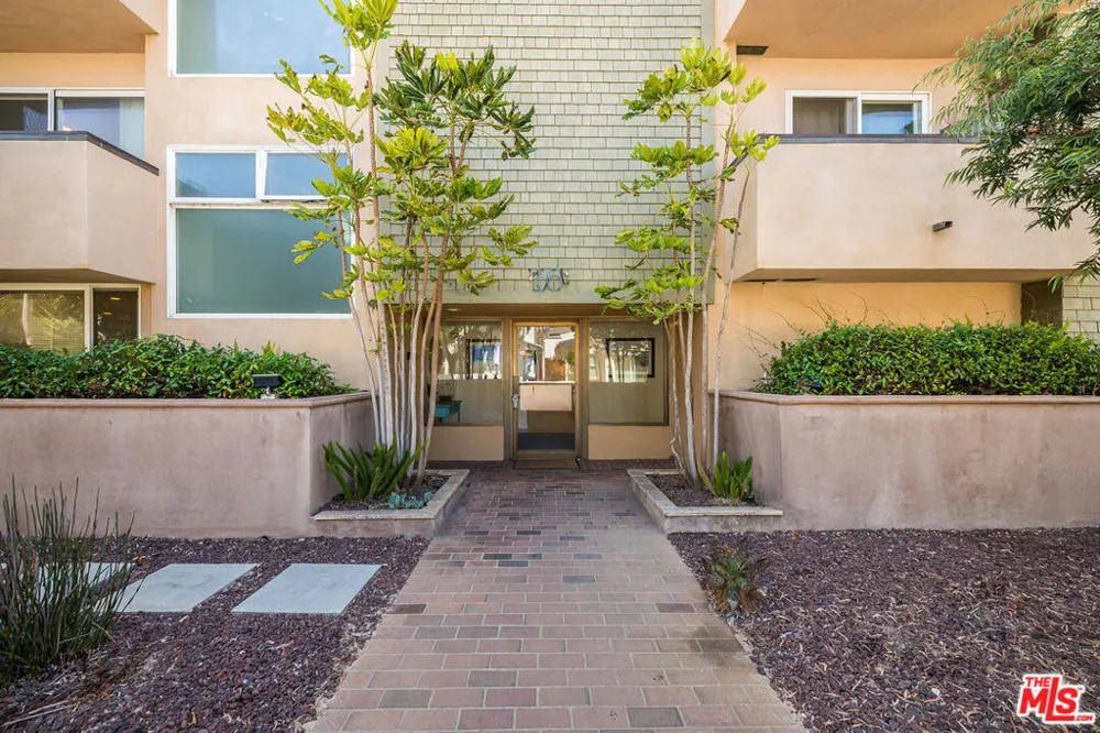 16 Quarterdeck Street #102 Marina del Rey, CA 90292
