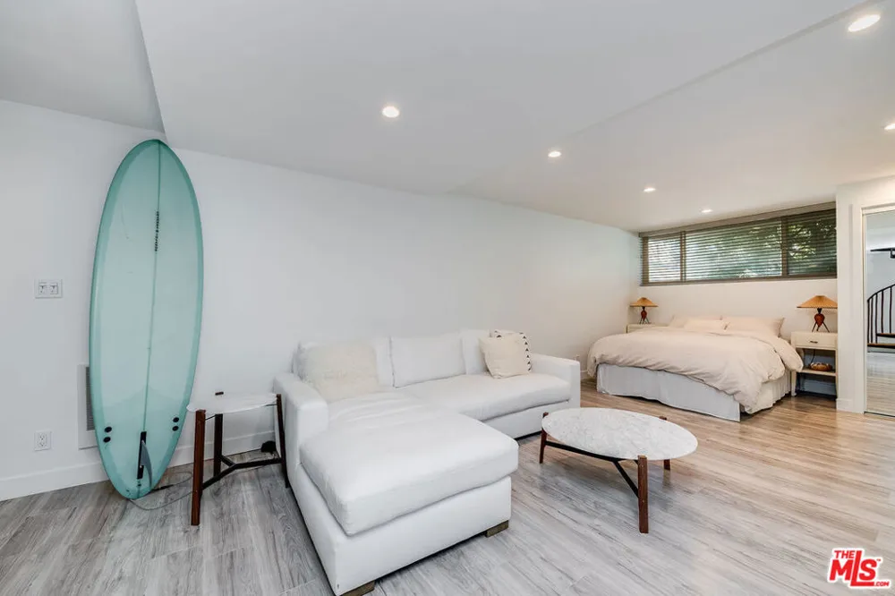 16 Quarterdeck Street #102 Marina del Rey, CA 90292