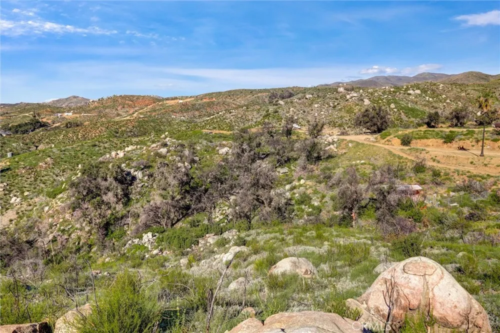 2 Decker Canyon Road Ortega Mountain, CA 92530