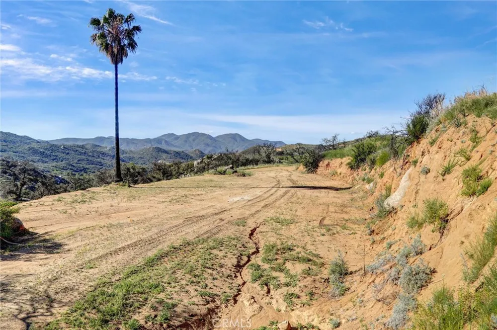 2 Decker Canyon Road Ortega Mountain, CA 92530