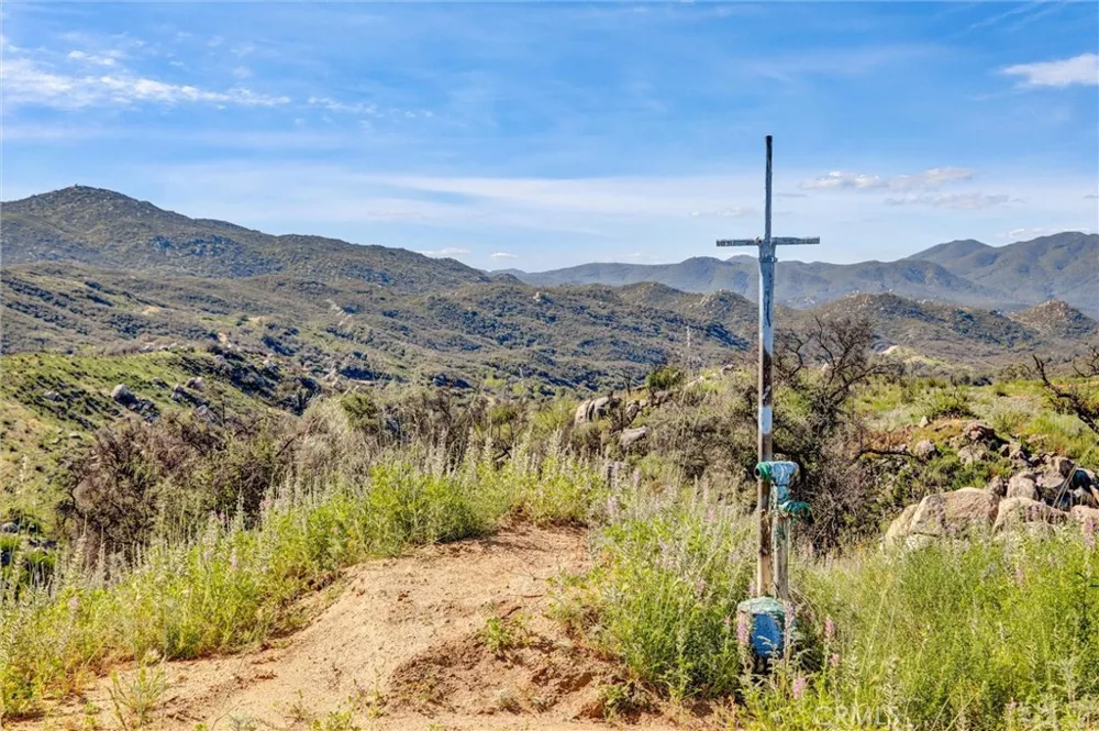 2 Decker Canyon Road Ortega Mountain, CA 92530