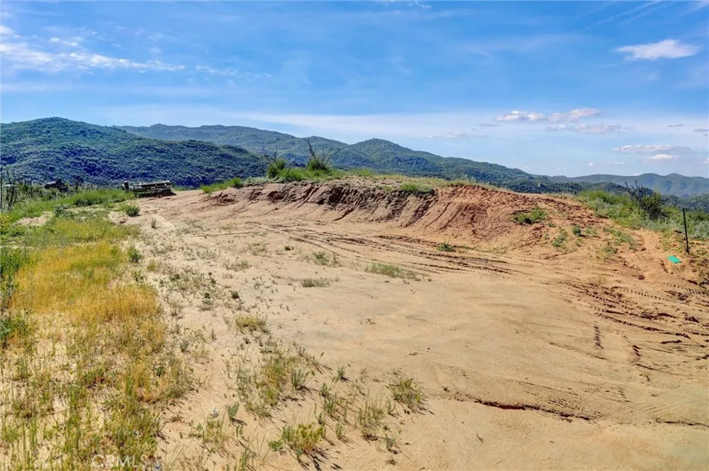 2 Decker Canyon Road Ortega Mountain, CA 92530