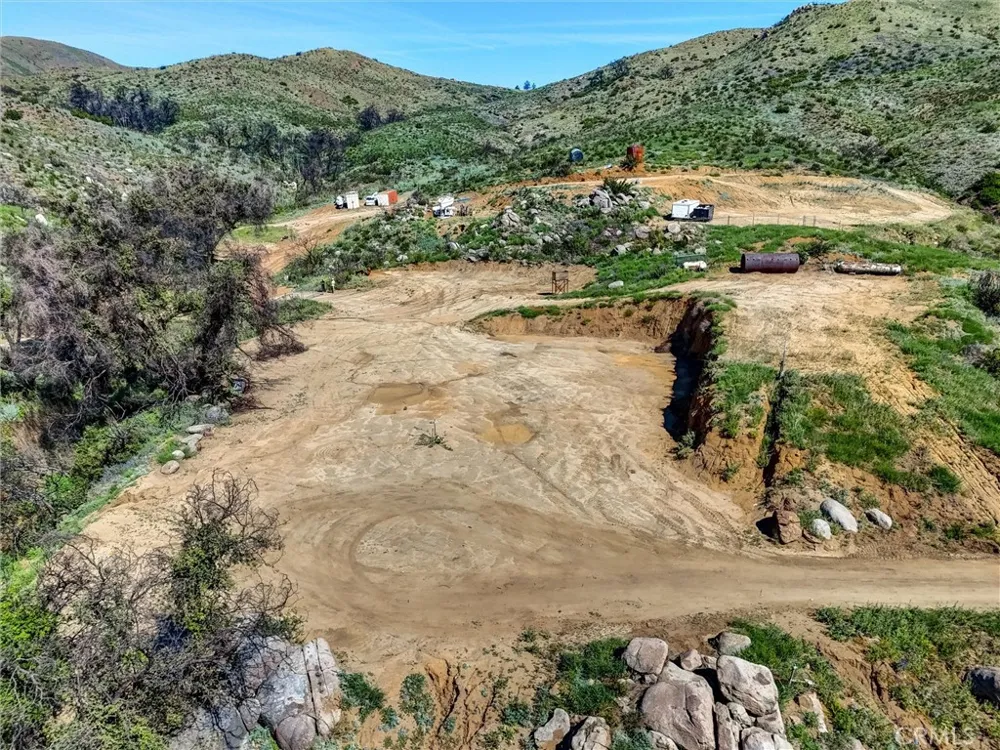2 Decker Canyon Road Ortega Mountain, CA 92530