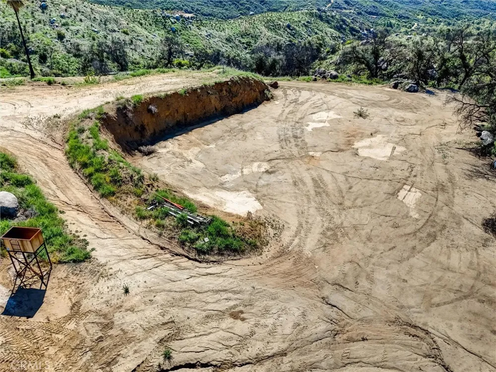 2 Decker Canyon Road Ortega Mountain, CA 92530