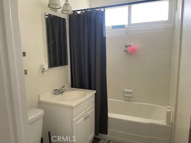 14225 Riverside Sherman Oaks, CA 91423