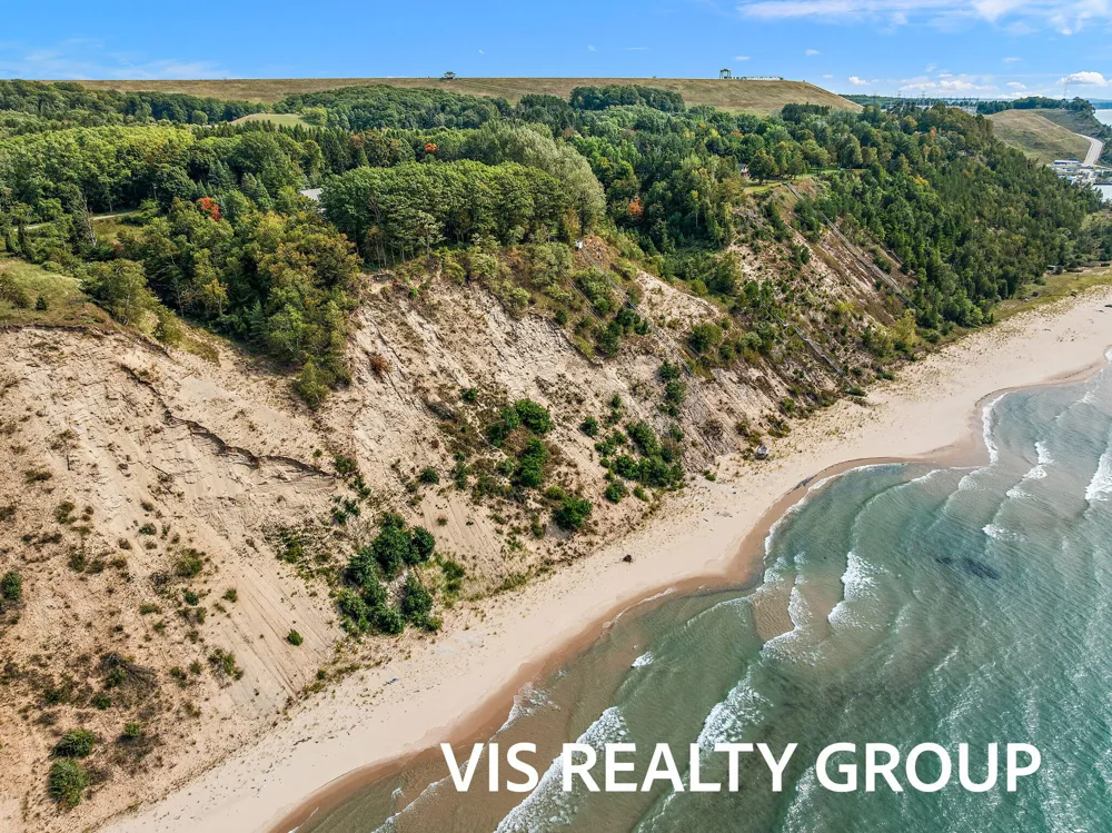 2989 S Lakeshore Drive Ludington, MI 49431