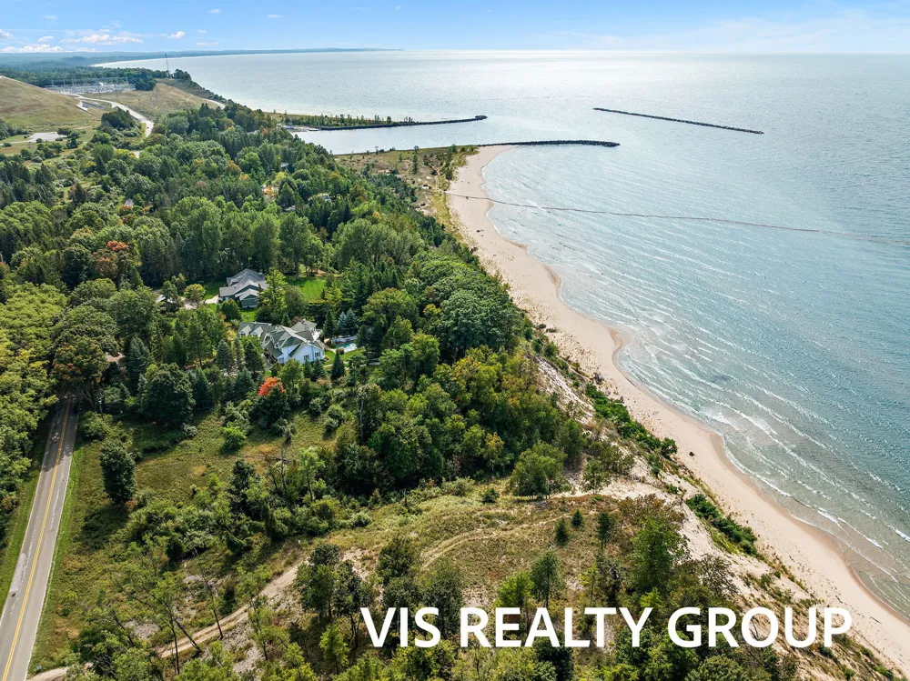 2989 S Lakeshore Drive Ludington, MI 49431