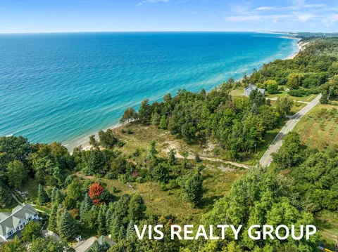 2989 S Lakeshore Drive
