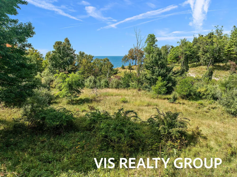 2989 S Lakeshore Drive Ludington, MI 49431