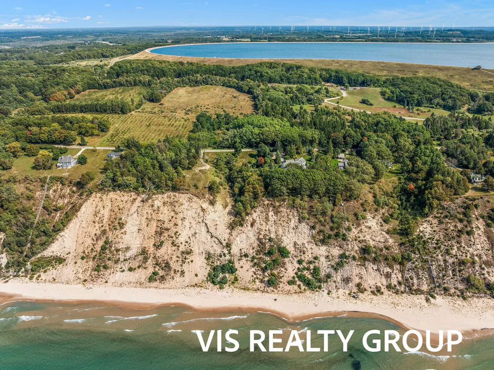 2989 S Lakeshore Drive Ludington, MI 49431