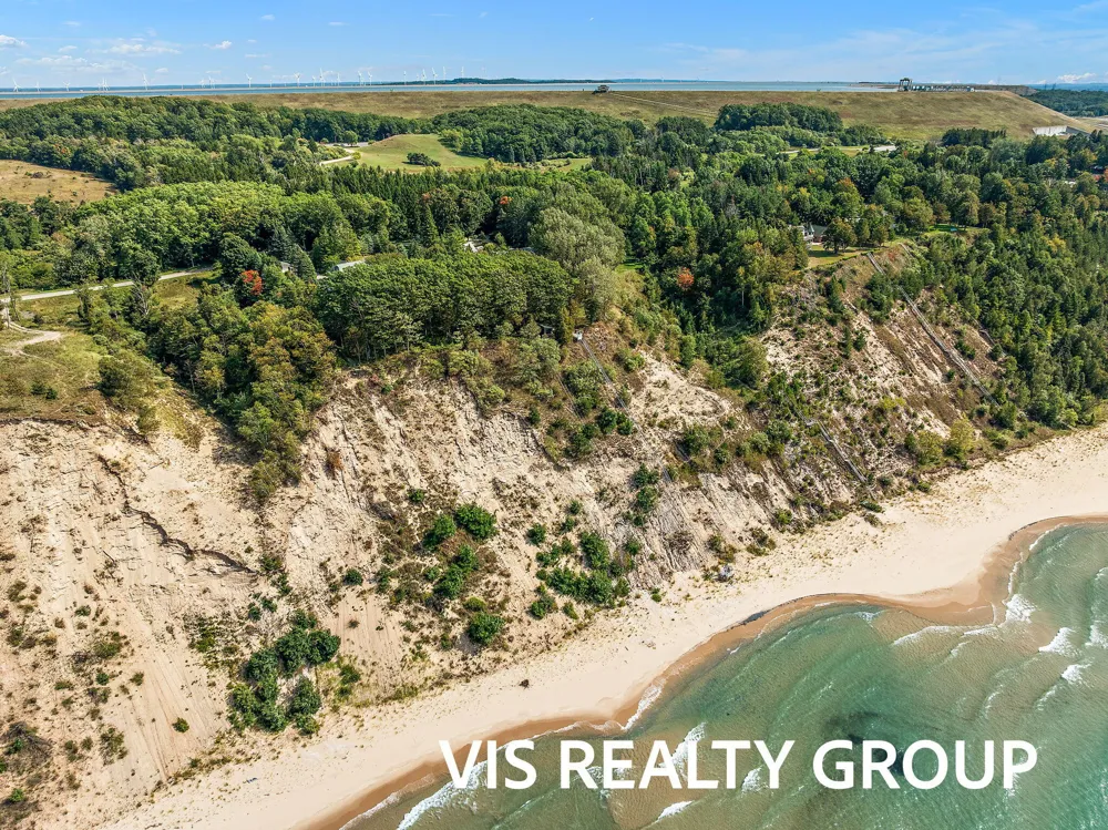 2989 S Lakeshore Drive Ludington, MI 49431