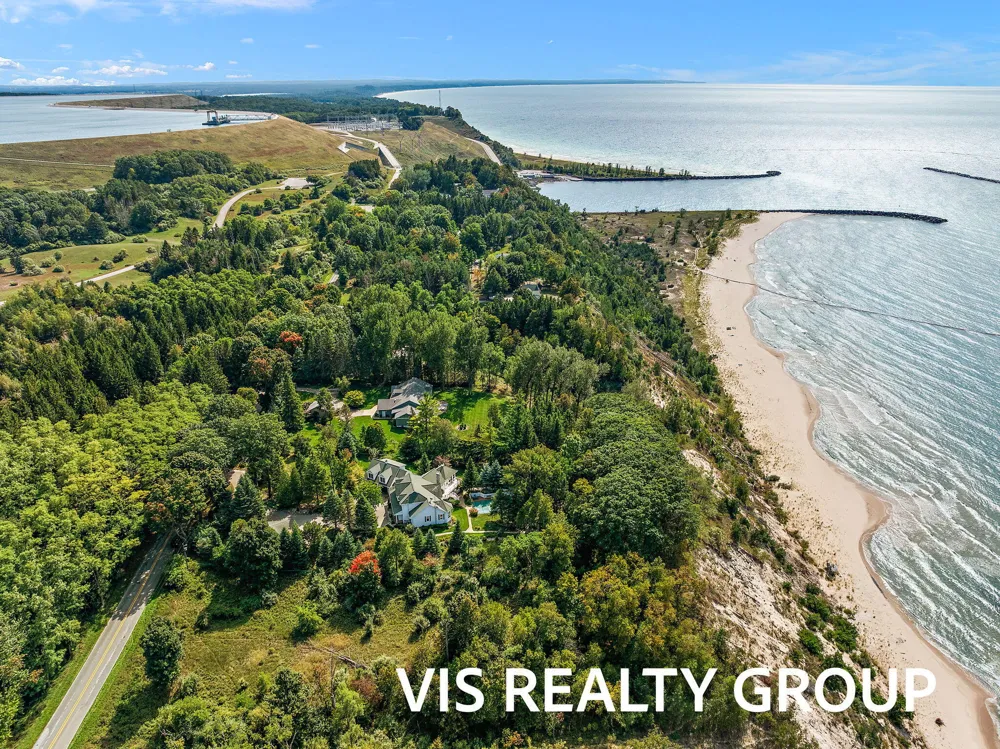2989 S Lakeshore Drive Ludington, MI 49431