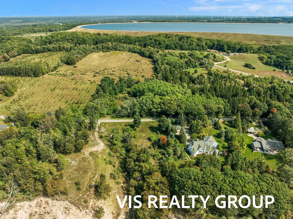 2989 S Lakeshore Drive Ludington, MI 49431