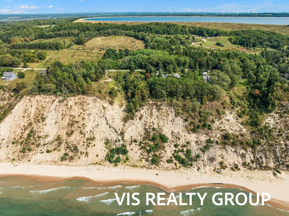 2989 S Lakeshore Drive Ludington, MI 49431