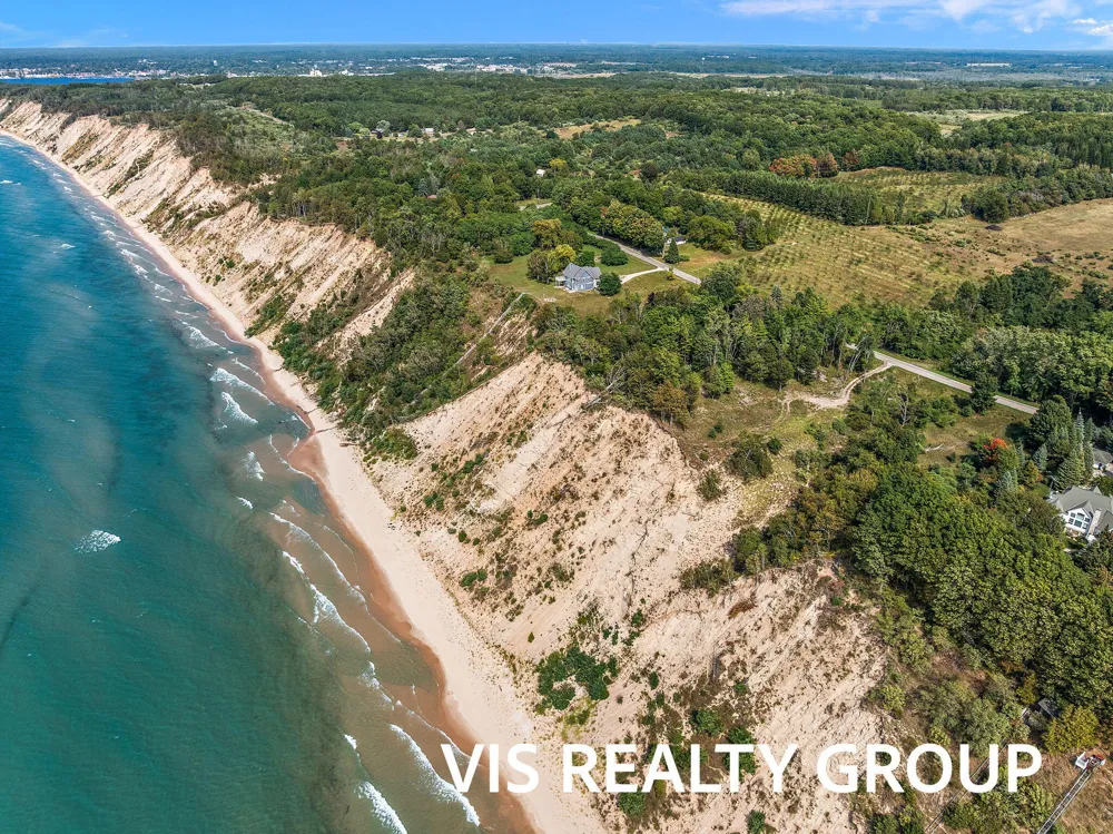 2989 S Lakeshore Drive Ludington, MI 49431