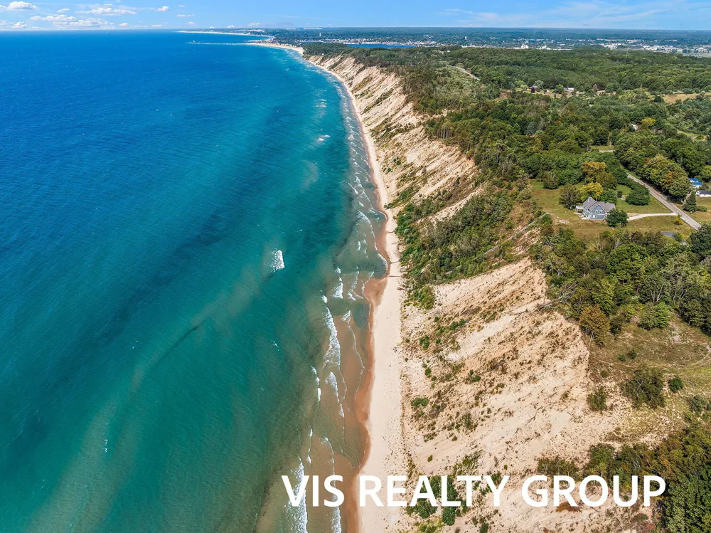 2989 S Lakeshore Drive Ludington, MI 49431