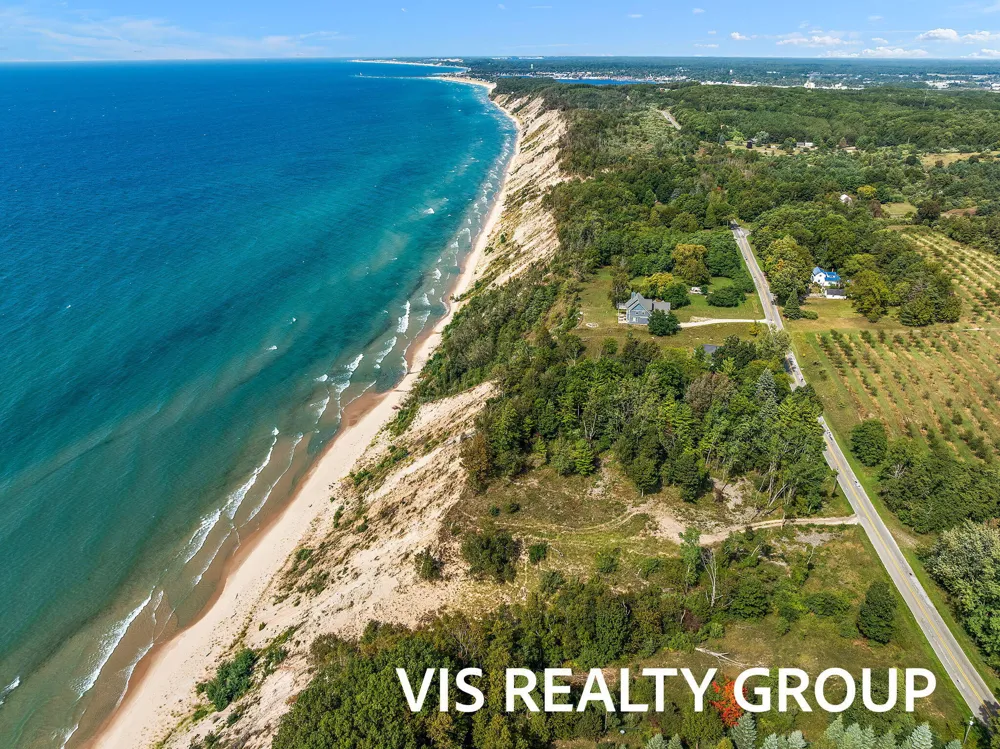 2989 S Lakeshore Drive Ludington, MI 49431