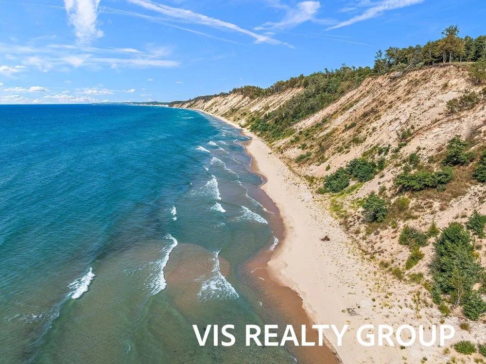 2989 S Lakeshore Drive Ludington, MI 49431