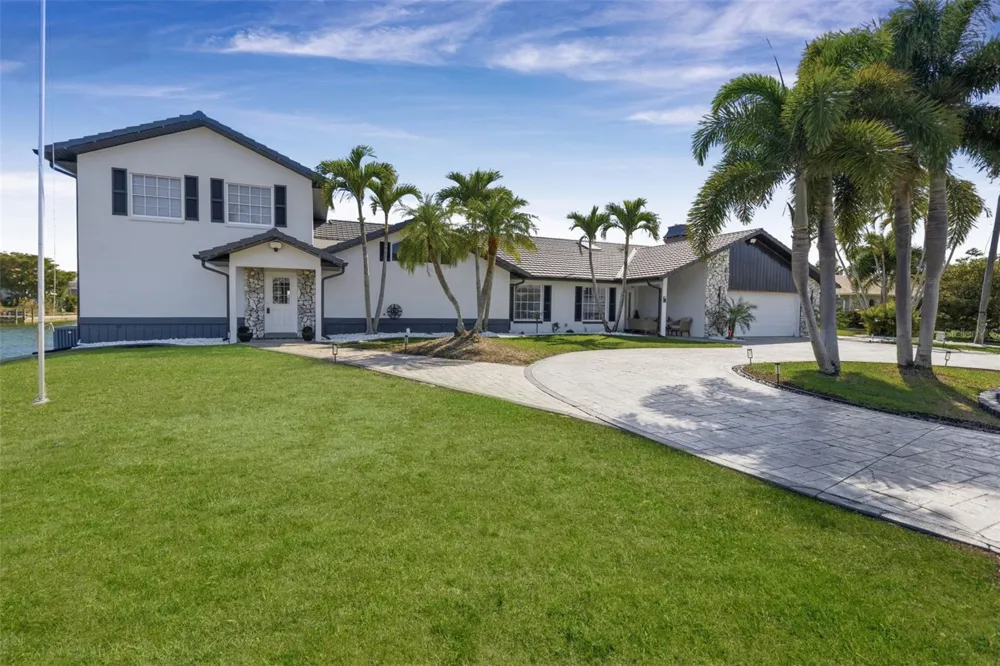 29 SE 10TH AVENUE Cape Coral, FL 33990