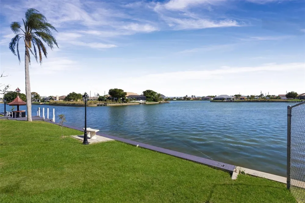 29 SE 10TH AVENUE Cape Coral, FL 33990