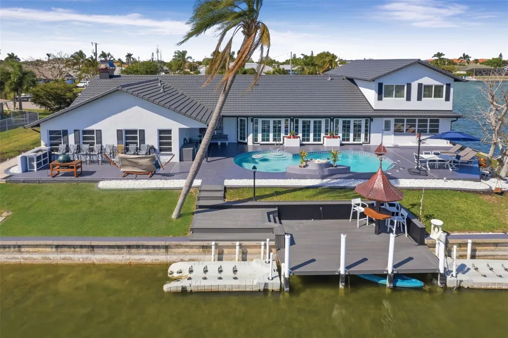 29 SE 10TH AVENUE Cape Coral, FL 33990