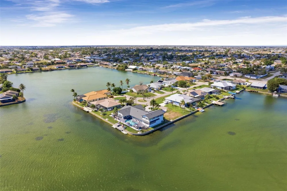 29 SE 10TH AVENUE Cape Coral, FL 33990