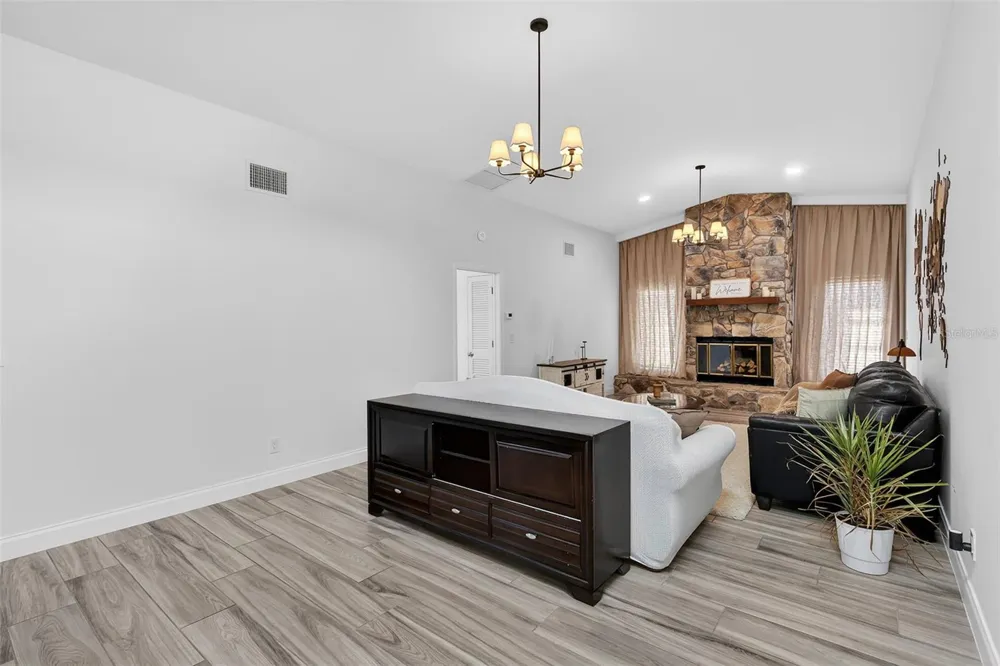 29 SE 10TH AVENUE Cape Coral, FL 33990