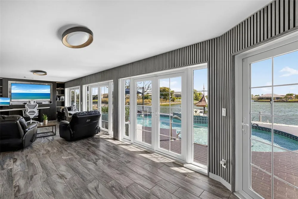 29 SE 10TH AVENUE Cape Coral, FL 33990
