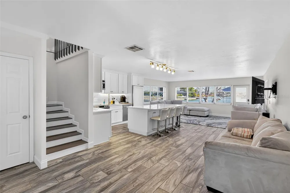 29 SE 10TH AVENUE Cape Coral, FL 33990