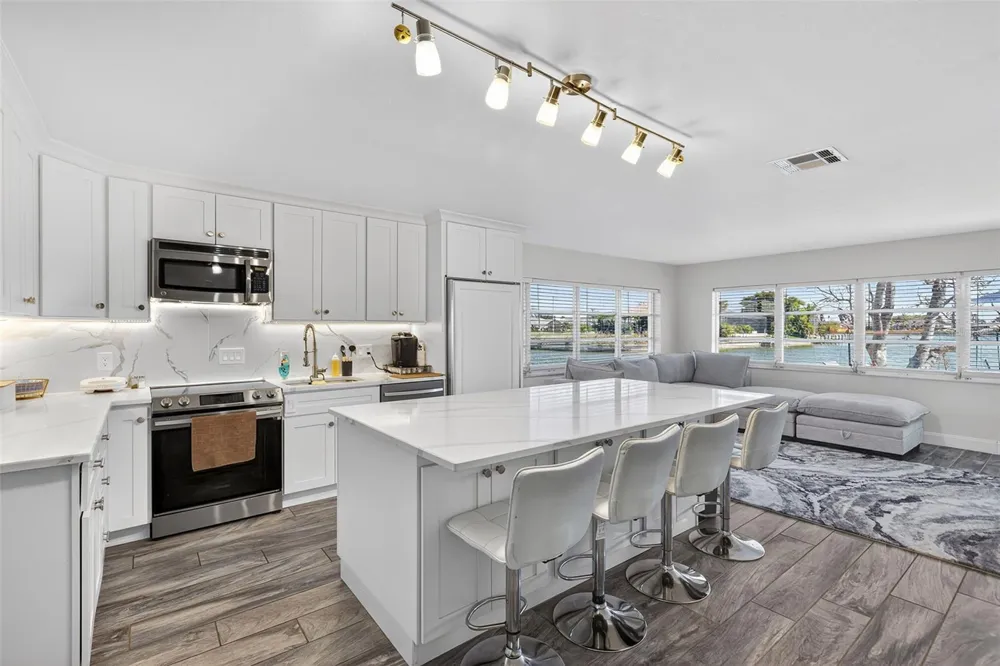 29 SE 10TH AVENUE Cape Coral, FL 33990