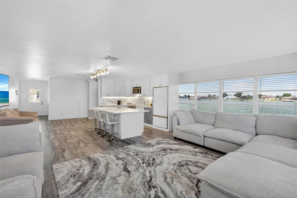 29 SE 10TH AVENUE Cape Coral, FL 33990