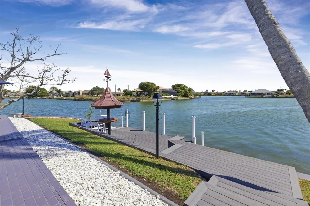 29 SE 10TH AVENUE Cape Coral, FL 33990