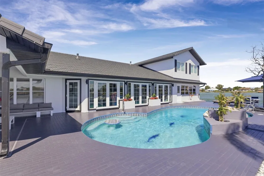 29 SE 10TH AVENUE Cape Coral, FL 33990