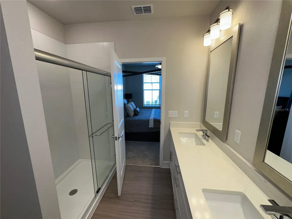 1057 E CAROLINE STREET Tavares, FL 32778