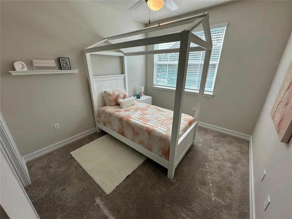 1057 E CAROLINE STREET Tavares, FL 32778