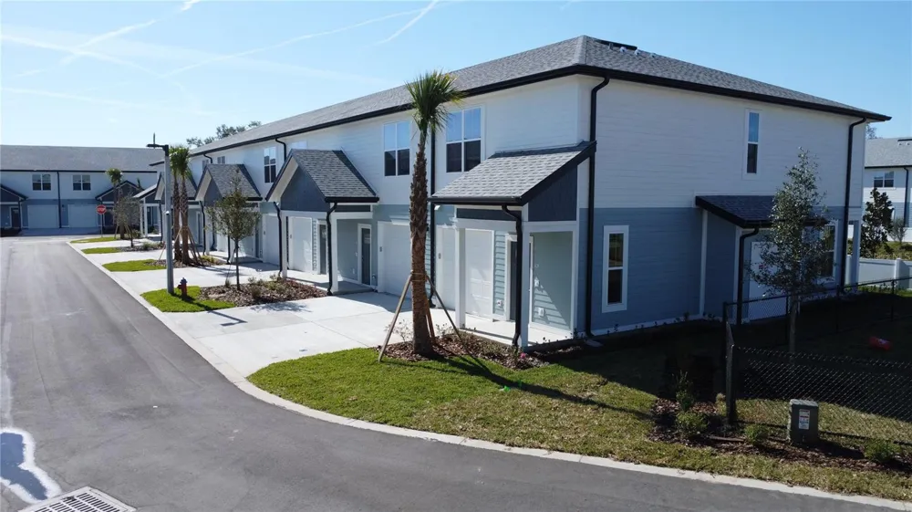 1057 E CAROLINE STREET Tavares, FL 32778