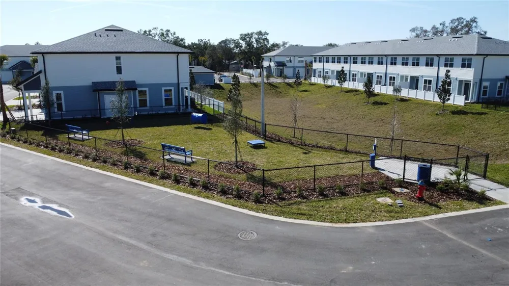 1057 E CAROLINE STREET Tavares, FL 32778