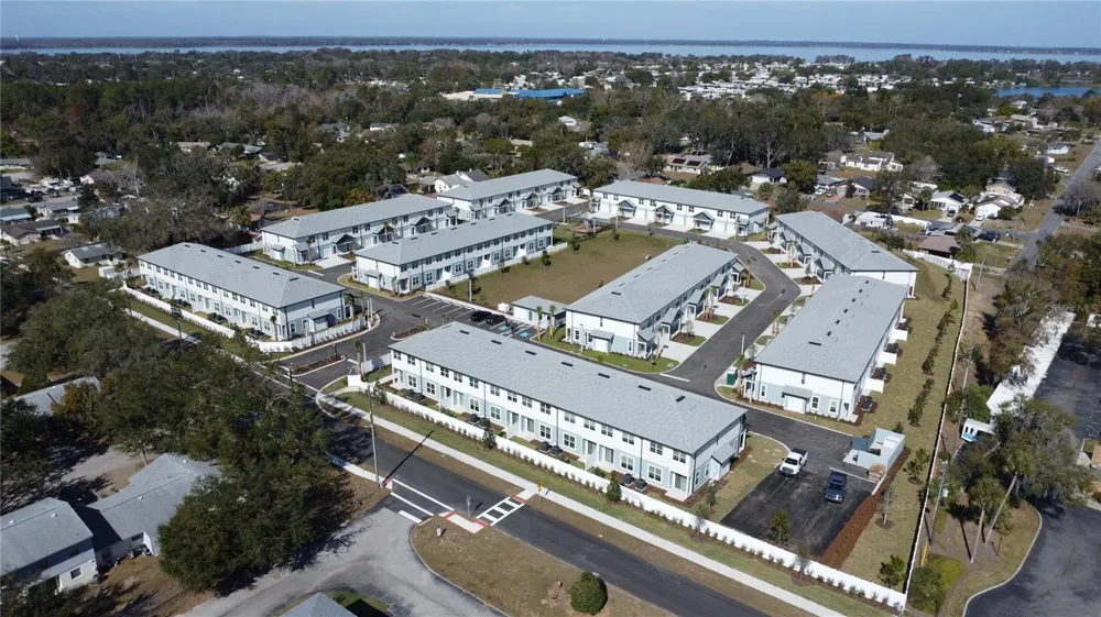 1057 E CAROLINE STREET Tavares, FL 32778