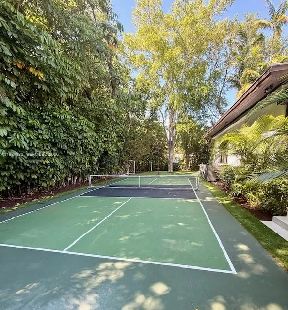 6371 SW 107th St Pinecrest, FL 33156