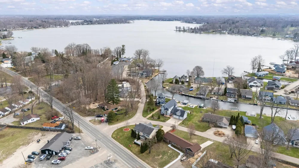 5036 Shoreview Drive Coloma Charter Township, MI 49038