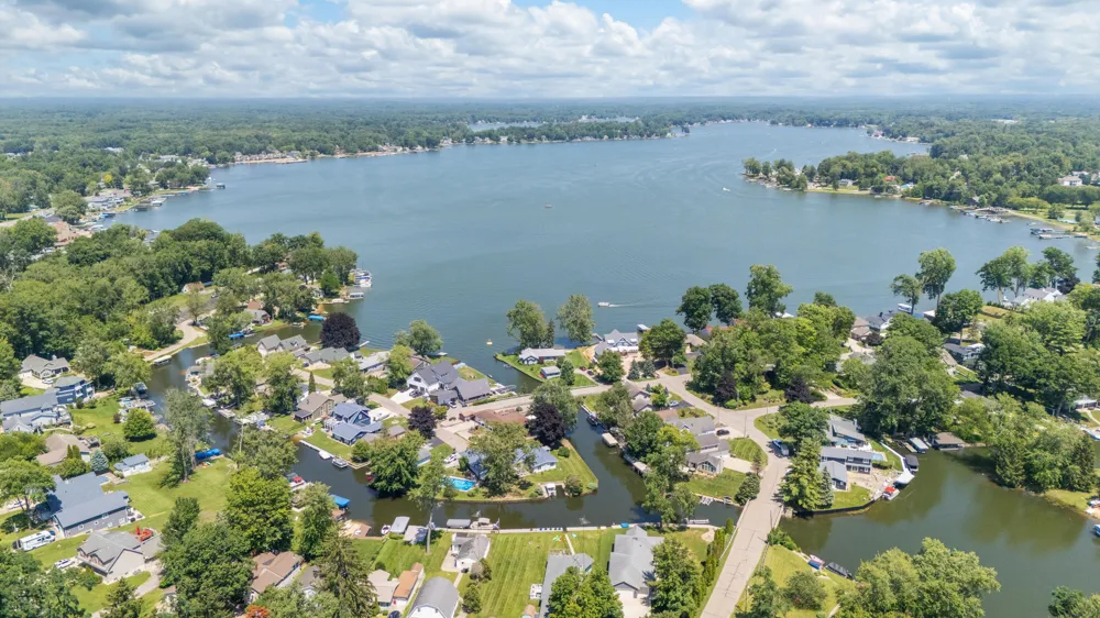 5036 Shoreview Drive Coloma Charter Township, MI 49038